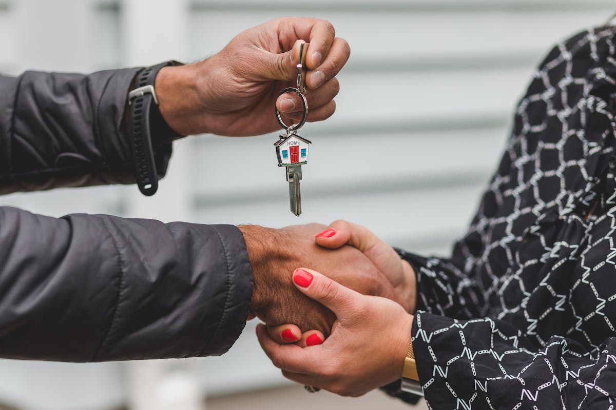 Navigating Roof Insurance Claims in Florida: A Step-by-Step Guide